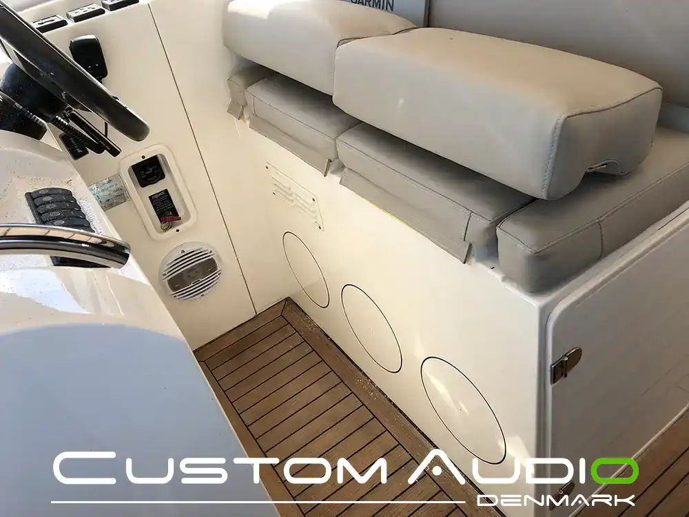 Custom Audio marine stereo monteringsbillede Sealine sc35